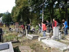 Porządkowanie Cmentarza Żydowskiego